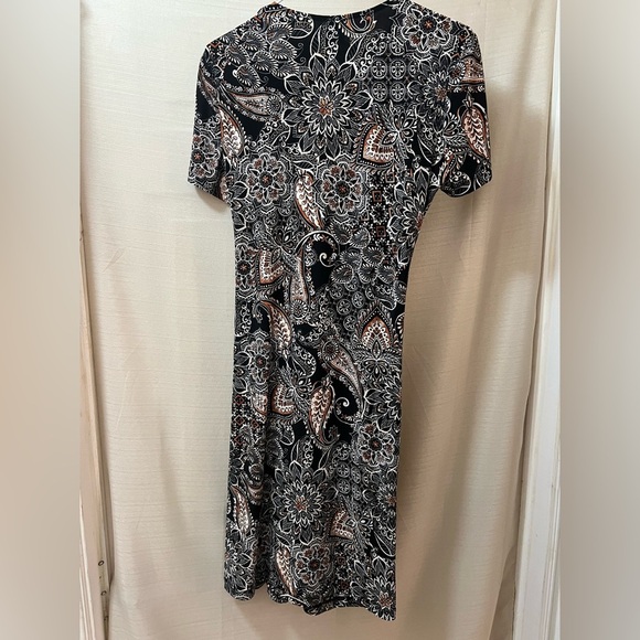 Anne Klein Black and White Paisley Mini Wrap Style Dress Gold Accent Size 8 - Picture 7 of 8